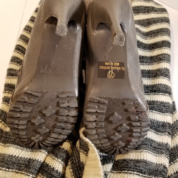 Journee Collection Ursela Gray Boots 7.5 - Picture 8 of 8